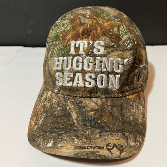 IT'S HUGGING SEASON Realtree Camo Toddler Hat Adjustable Cap Hunting Fishing - Picture 1 of 9